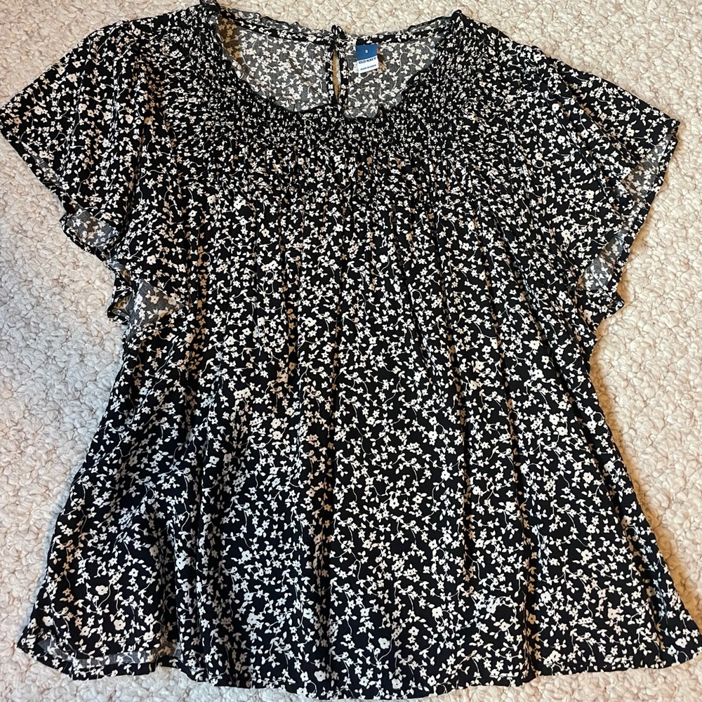 Old Navy Black and White Floral Blouse